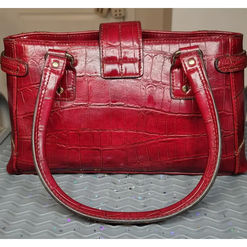 #PH23 -LIZ CLAIBORNE CROC EMBOSSED HANDBAG - DEEP RED